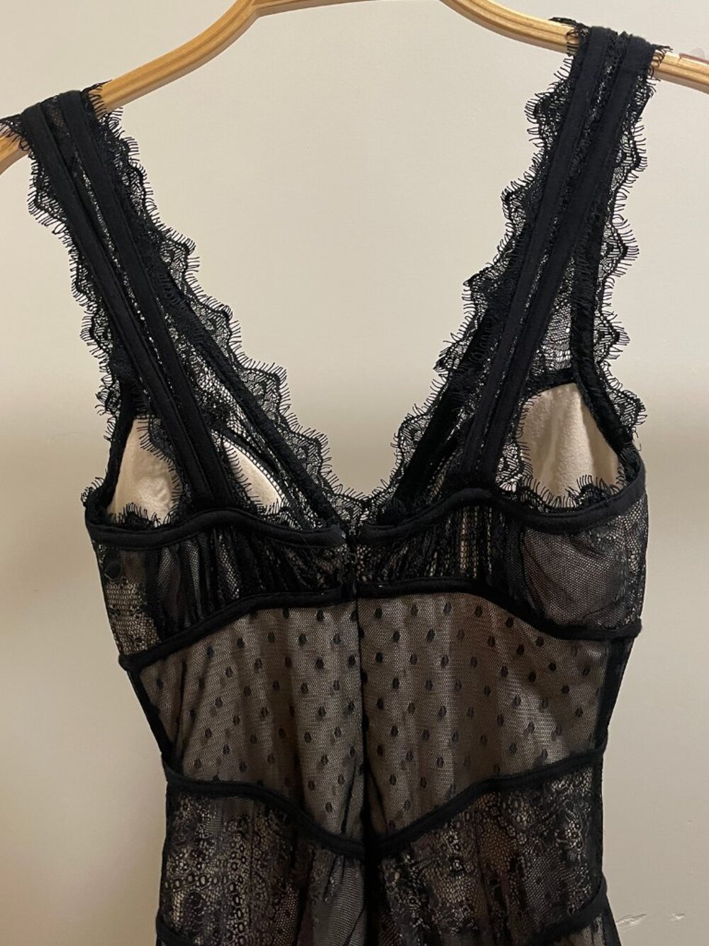 BEBE LACE VNECK LACE MINI DRESS SMALL - Picture 7 of 9